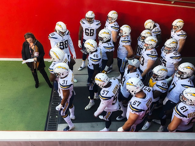 而张伟则利 而张伟则利