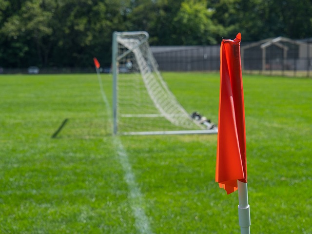 日媒：日本队今日进行赛前一日踩场训练，三笘薫和长友佑都缺席.